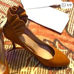 Chloé Ruffle Leather Pumps (No wear) Lace Up Back Size 9.5 US w new dust bags